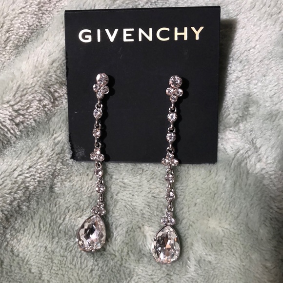 GIVENCHY
Silver-Tone Crystal Pear Drop Linear Earrings brand new with tags. - Picture 2 of 5